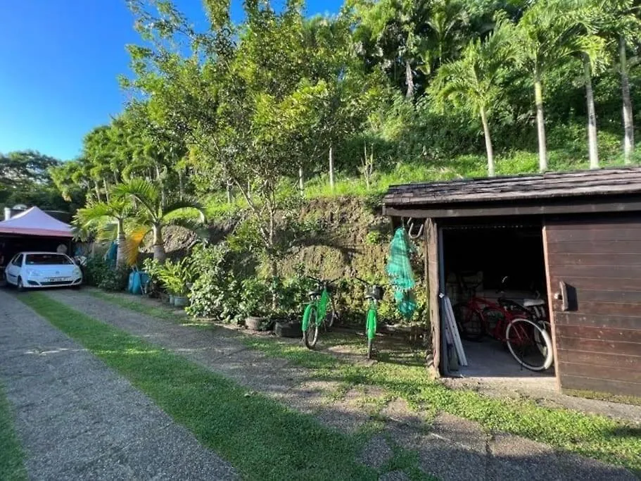 Hotel Tehuarupe Surf Studio 2 à Haapiti Polynésie française